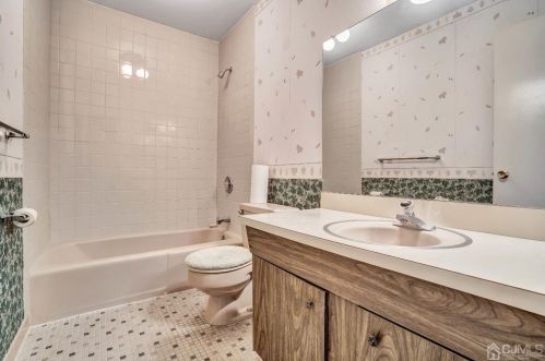 24 Phelps Ave, New Brunswick NJ 08901-3700 exterior