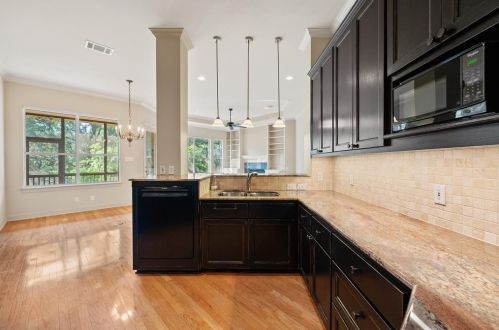 7909 Comfort Cv, Austin TX 78731-1464 exterior