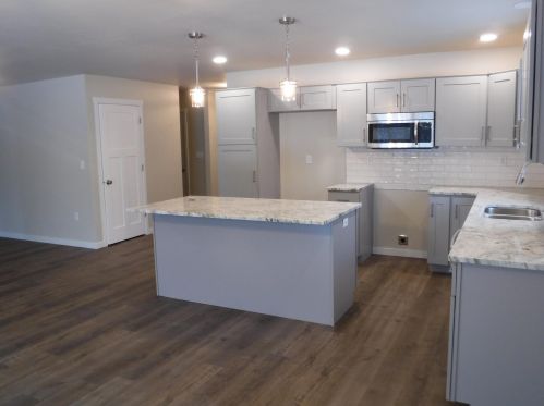 1316 Ivy Ln, Manitowoc WI 54220-1412 exterior