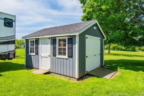 54 Kibbe Rd, Ellington CT 06029-2511 exterior