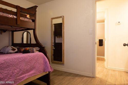 1818 50 Dr, Phoenix AZ 85031-1324 exterior