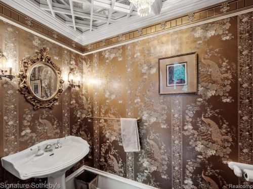 2009 Victoria Hl, Rochester MI exterior