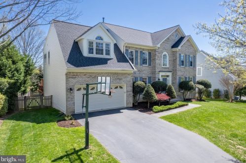 10713 Cloverbrooke Dr, Rockville, MD 20854-6370