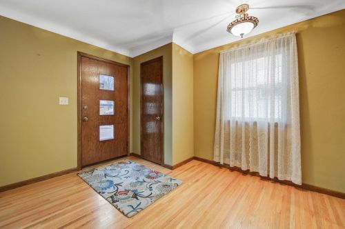 1606 Hazel St, Saint Paul MN 55119-4230 exterior