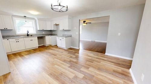 72 Allendale Ave, Providence RI  02911-3104 exterior