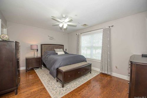 30 Della Dr, Babylon NY 11704-6240 exterior