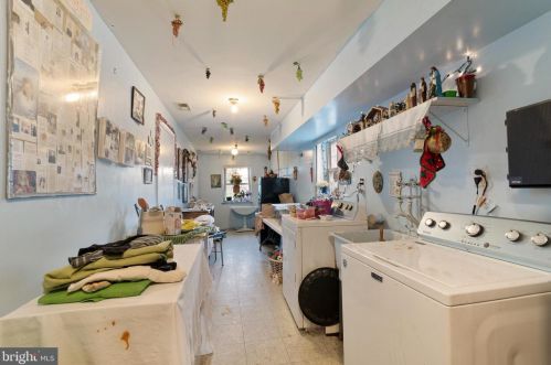 526 Longshore Ave, Philadelphia PA 19111-4424 exterior