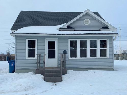 15 Gates St, Canton, WI 54868-2529