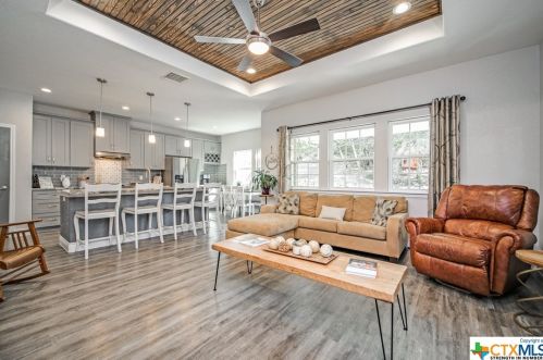 1133 Overbrook Ln, Spring Branch TX 78070-5363 exterior