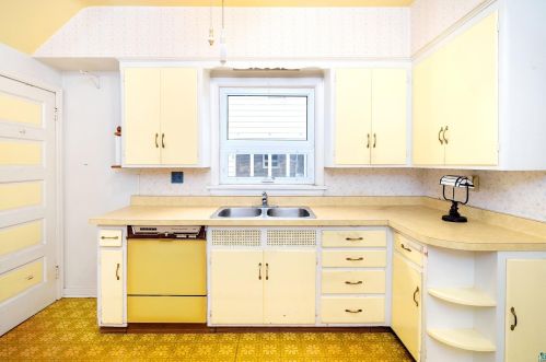 3726 Grand Ave, Duluth MN 55807-2849 exterior