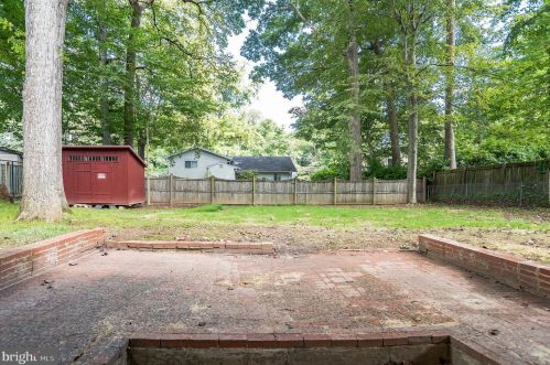 14005 Congress Dr, Rockville MD 20853-2668 exterior