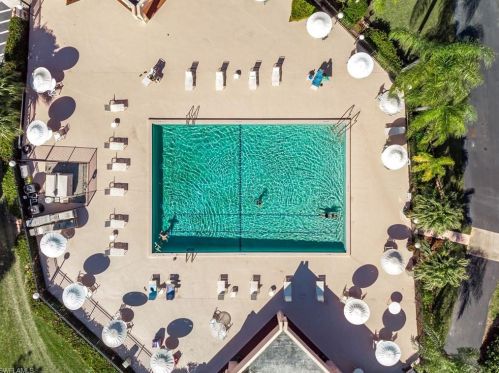 100 Forest Lakes Blvd, Naples FL 34105-2300 exterior