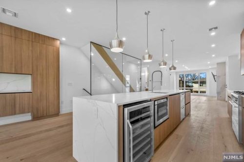 152 Morningside Ln, Palisades Park NJ 07650-1918 exterior