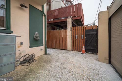 2103 Green St, Philadelphia PA  19130-3176 exterior