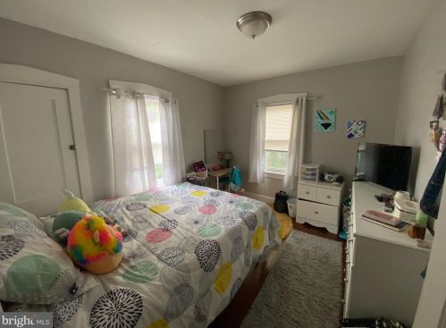 317 Oakland Ave, Camden NJ 08107-1211 exterior