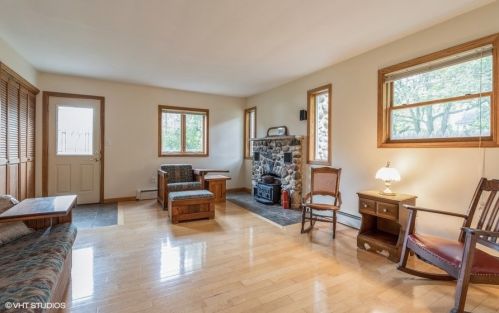 3813 Wonder Lake Rd, Bull Valley, IL 60097-9293