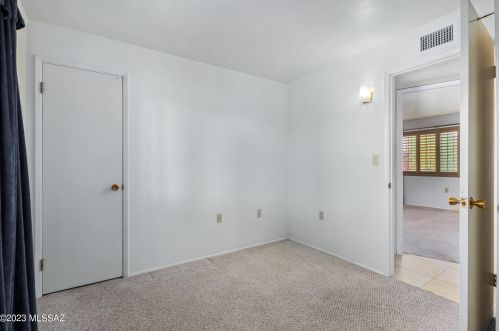 414 Silverbell Rd, Tucson AZ 85745-9385 exterior