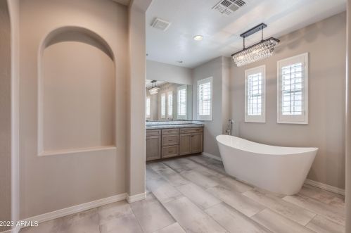 3931 Crst Ln, Phoenix AZ 85027-1602 exterior