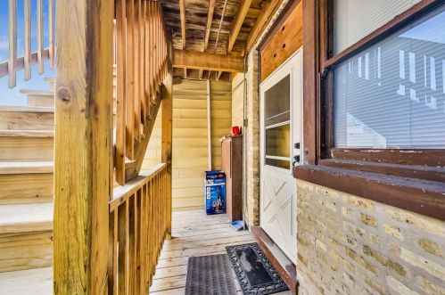 3256 Wilson Ave, Chicago IL 60640-5211 exterior