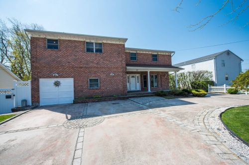 87 Forest Ave, Babylon, NY 11704-5128