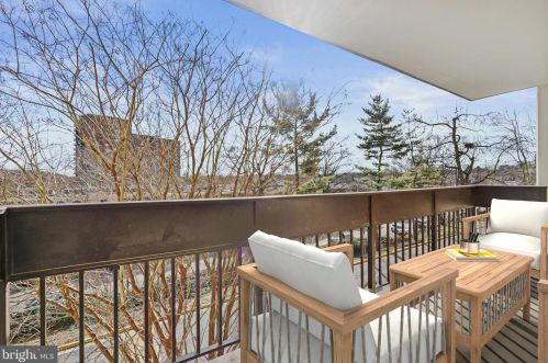 5300 Holmes Run Pkwy, Alexandria VA 22304-2834 exterior