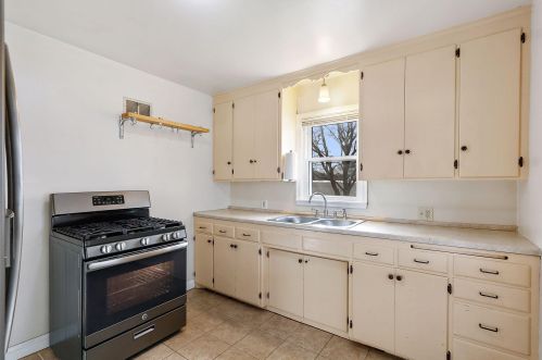 1349 6 St, Saint Paul MN 55106-4801 exterior