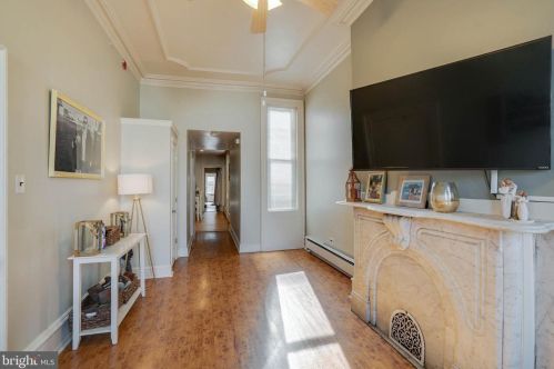 929 6 St, Philadelphia PA 19123-1405 exterior