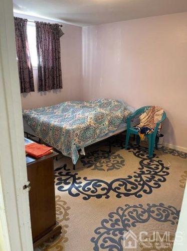 211 College Dr, Edison NJ 08817-5951 exterior