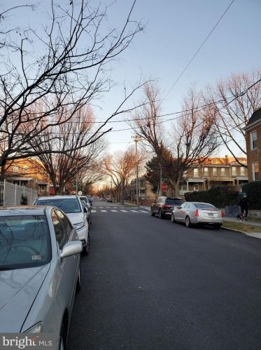 809 Decatur St, Washington, DC 20017-3918