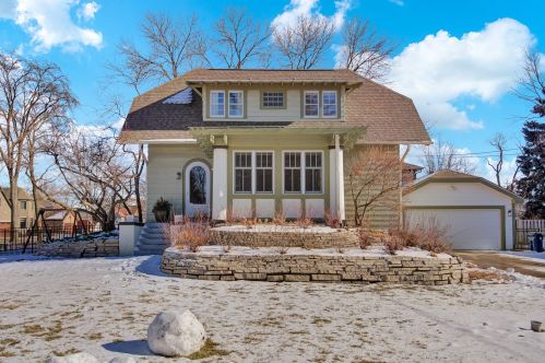 154 Columbia Ave, Elmhurst, IL 60126-2426