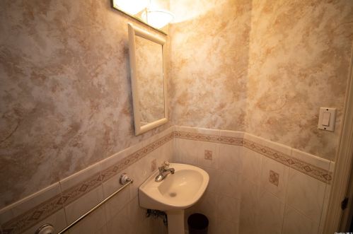 4 Ryder Ct, Huntington Station NY 11746-6142 exterior