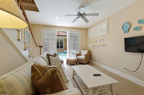 8808 Ln Palma Ln, Naples FL 34108-7755 exterior