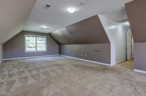 2 Dogwood Ln, Wallingford CT 06492-1953 exterior