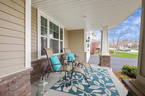 235 Liberty Heights Dr, Chaska, MN 55318-4632