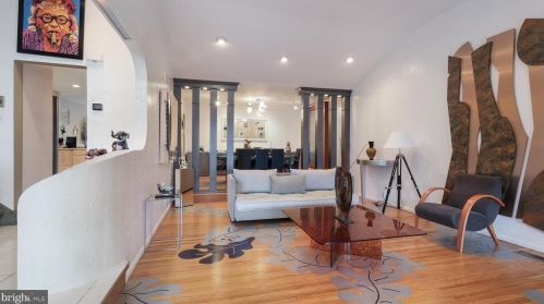 868 Broadmoor Rd, Huntingdon Valley PA 19006-2803 exterior