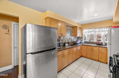 3223 Merced Pl, Oxnard CA 93033-5744 exterior