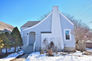 3058 48th St, Milwaukee, WI 53219-3305