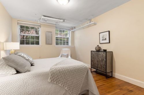 28 Marshal St, Brookline, MA 02446-5468