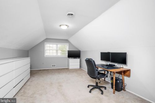 50 Crestwood Dr, Trenton NJ 08690-1938 exterior