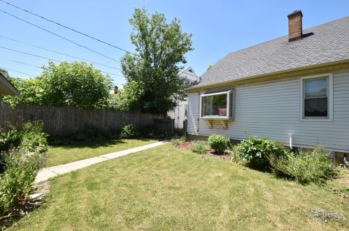 3912 71, Milwaukee WI 53220-2302 exterior