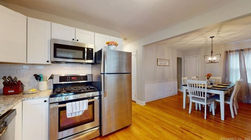 33 Linnmore Dr, Manchester CT  06040-3813 exterior