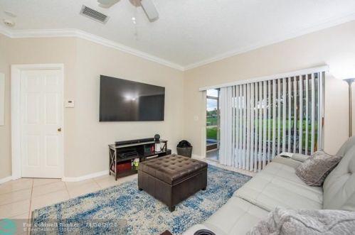 9757 Kamena Cir, Boynton Beach FL 33436-3958 exterior