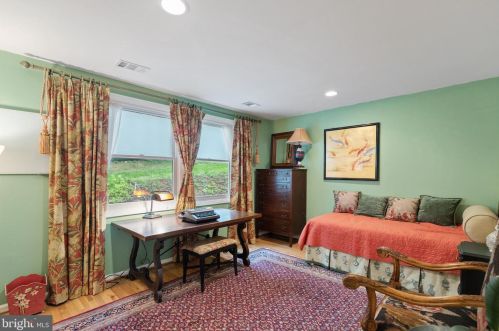 8751 Brook Rd, Mc Lean VA  22102-1507 exterior