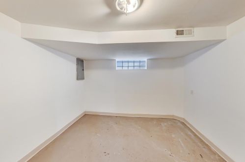 8908 Dorchester Ave, Chicago IL 60619-7005 exterior