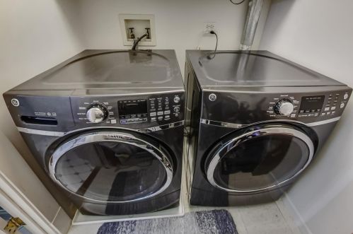 6040 Northcott Ave, Chicago IL 60631-3103 exterior