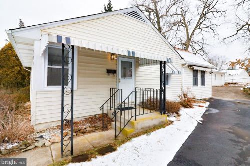 1201 Clagett Dr, Rockville MD 20851-2116 exterior