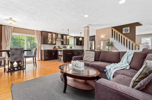 22 Greenleaf Dr, Seabrook NH 03874-4045 exterior