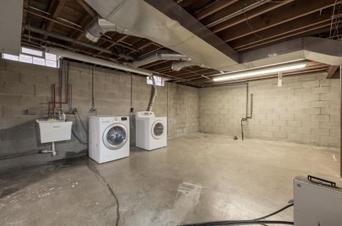 125 Montclaire Ave, Milwaukee WI 53217-4438 exterior