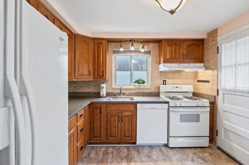 833 Macarthur Dr, Pittsburgh PA 15228-1704 exterior