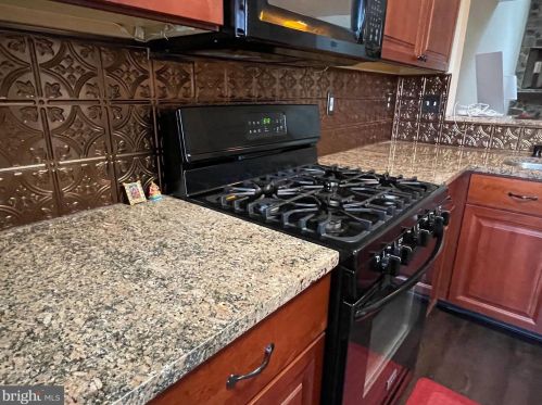 142 Merlin Dr, Hummelstown PA exterior